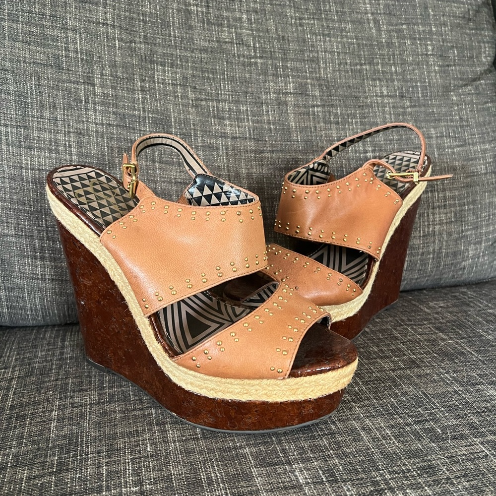 Wooden wedges with brass details